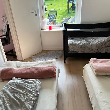 Small House 5 Minutes To The Sea Апартаменты *